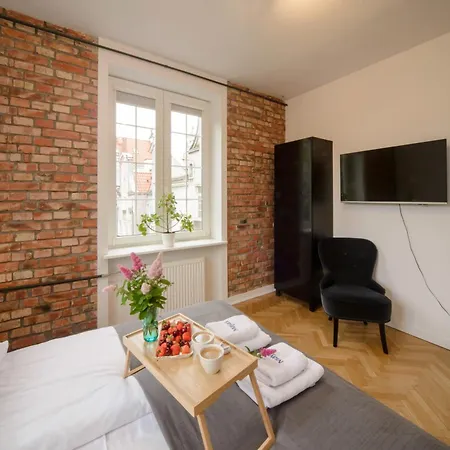Maya's Flats & 63 - 3 On Chlebnicka Street Old Town Gdansk