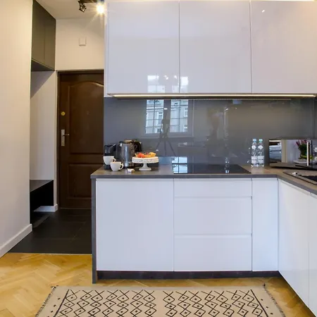 Maya's Flats & 63 - 3 On C Danzica