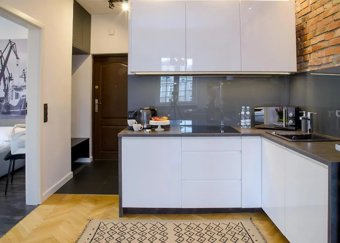 Maya's Flats & 63 - 3 On C גדנסק