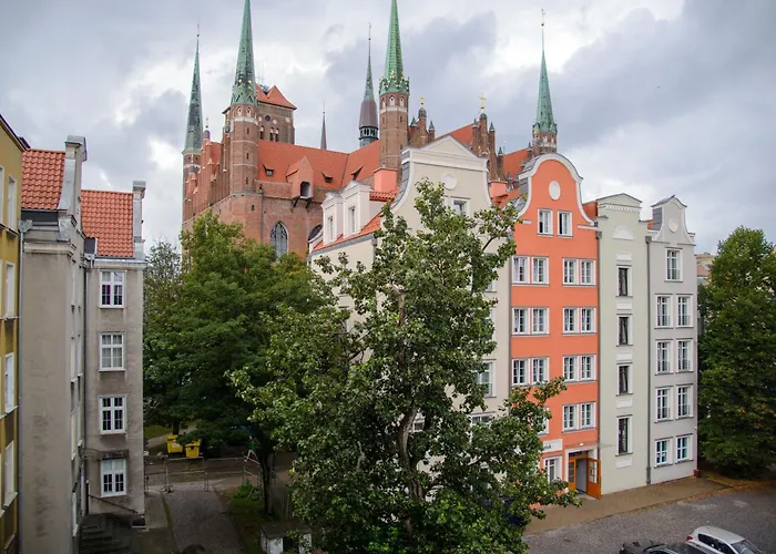 Maya's Flats & 63 - 3 On C *